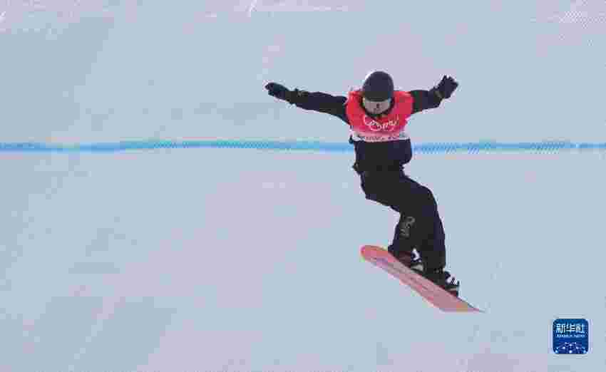 2月7日，中国选手苏翊鸣在比赛中。 　　